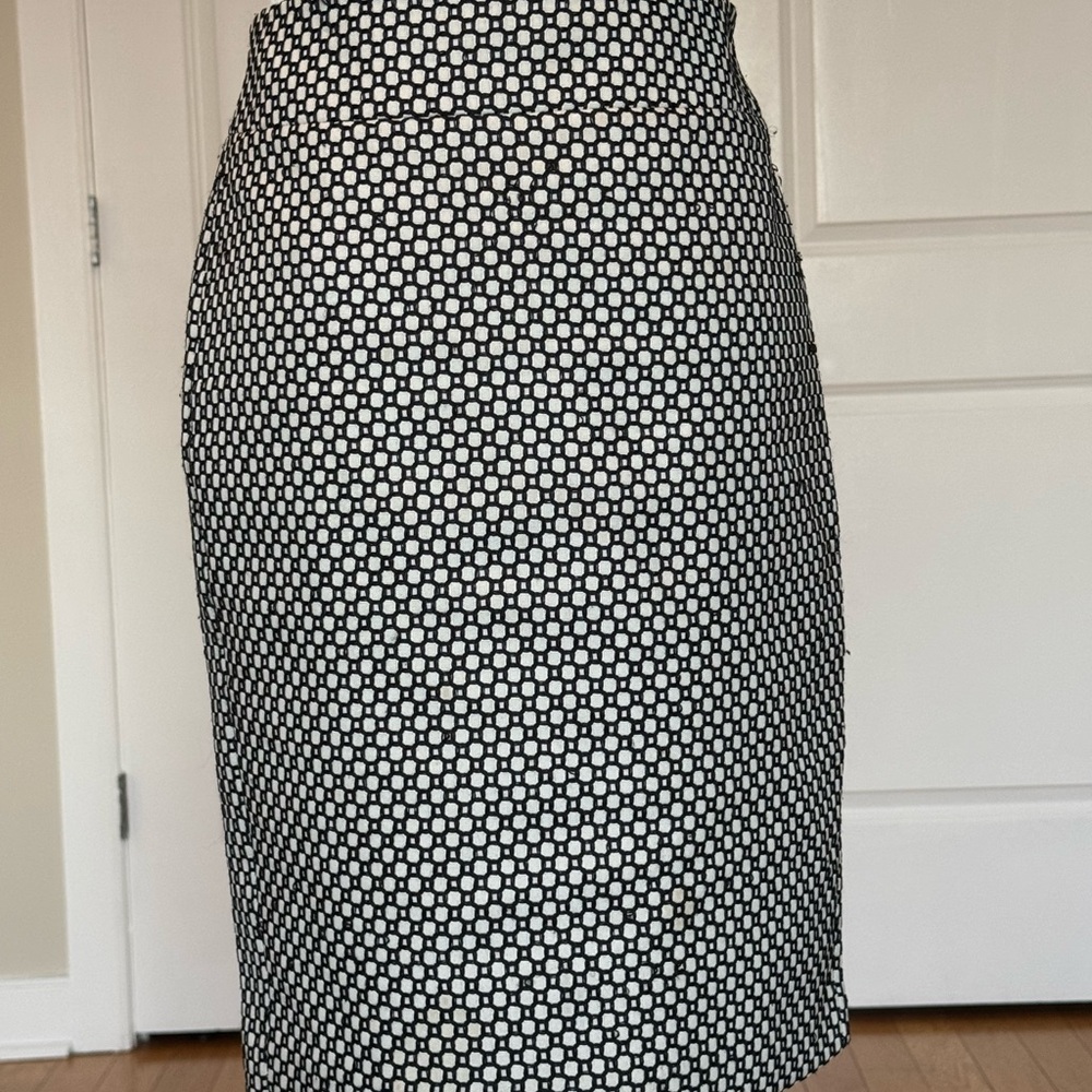 Ann Taylor Black and White Geometric Pencil Skirt